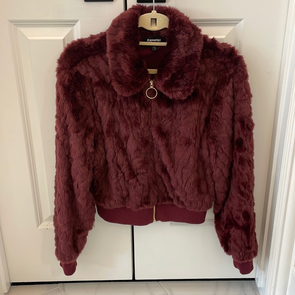 Express Women’s Faux Fur Zip Up Coat Jacket Size Small NWOT Maroon